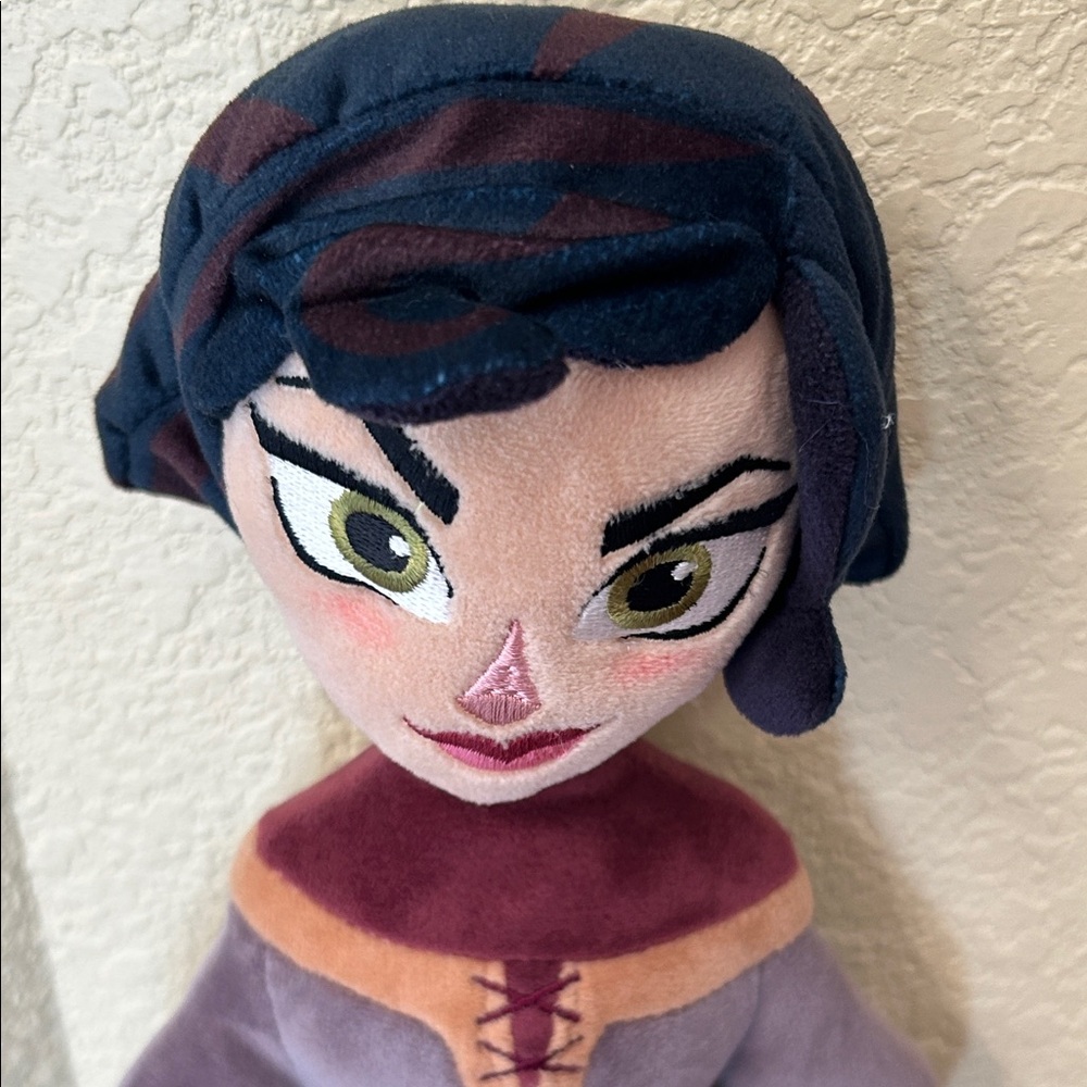 Cassandra Plush doll from Disney Tangled the series - Picture 3 of 6